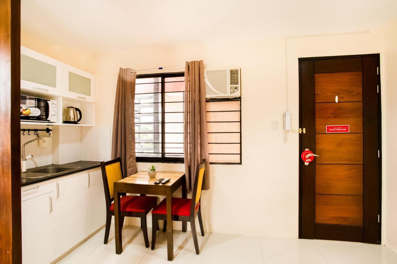 Oyo 199 Solange Apartelle Davao Exterior photo